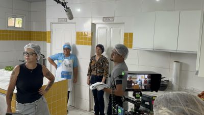 notícia: Manipuladora de alimentos de escola municipal de Ananindeua participa de reality show com feijoada paraense; assista