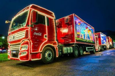 notícia: Papai Noel da Coca Cola visita Parque Maguary em Ananindeua 