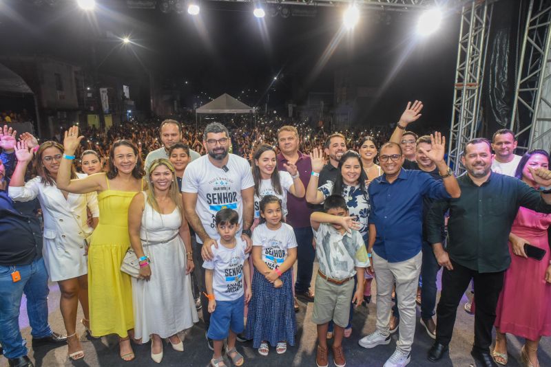 Comemoração de 81 Anos de Ananindeua com show de Isadora Pompeo na Av Santa Fé no bairro Icuí Guajará
