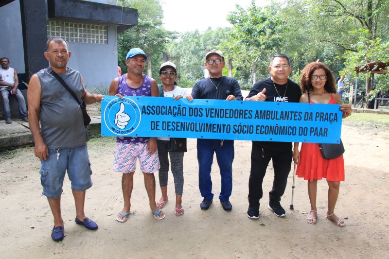 Assinatura do decreto de desapropriação do terreno para construção clube dos feirantes e ambulantes de Ananindeua CFAA