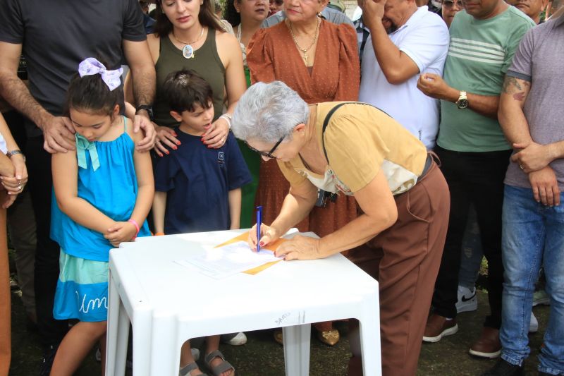 Assinatura do decreto de desapropriação do terreno para construção clube dos feirantes e ambulantes de Ananindeua CFAA