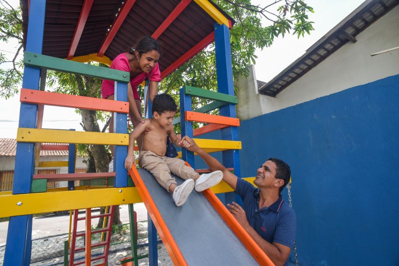 Imagens da praça Maria das Dores Santos Sousa no bairro do Curuçambá