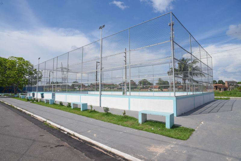 Imagens da praça Maria das Dores Santos Sousa no bairro do Curuçambá