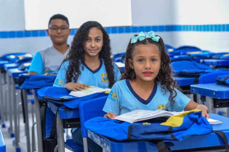 Inauguração da EMEF Maria Estelita Barbosa da Silva, no conjunto Gira Sol bairro Águas Brancas