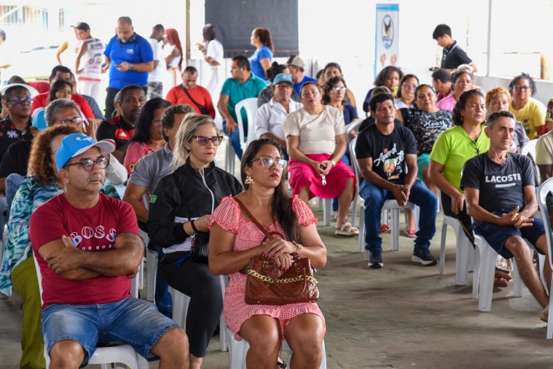 Entrega de matrizes de aves e ração para Agricultores e Quilombos das Ilhas de Ananindeua