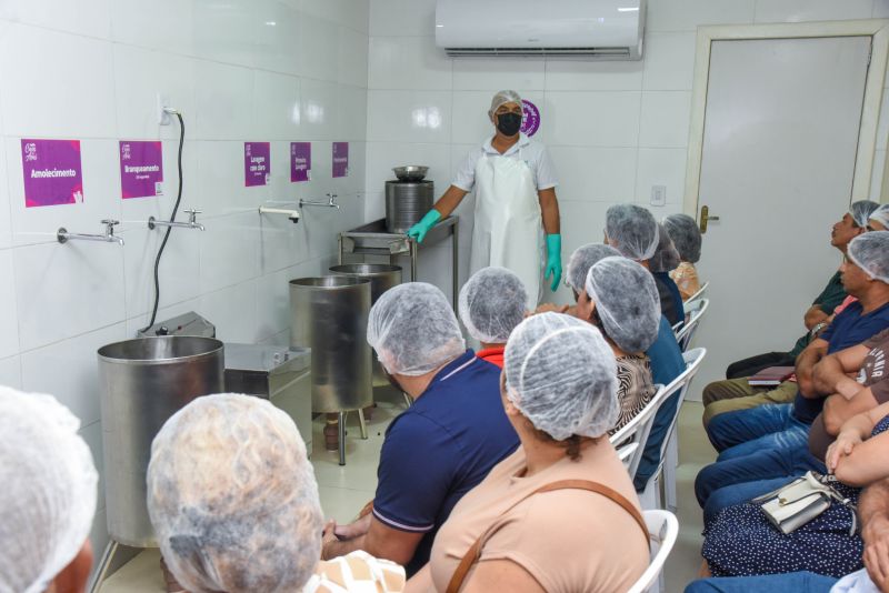 Imagens da capacitação para batedores de açaí de Ananindeua