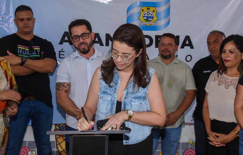 Assinatura de ordem de serviço para início das obras do quintal pedagógico da CMREI Gunnar Vingren, no conjunto Sabía Bairro 40 Horas