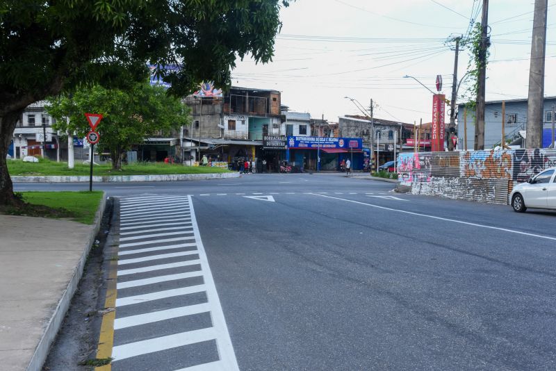 Revitalização da sinalização horizontal da via na avenida Dom Vicente Zico