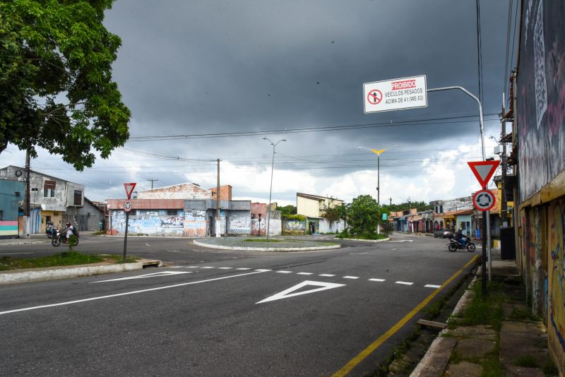 Revitalização da sinalização horizontal da via na avenida Dom Vicente Zico