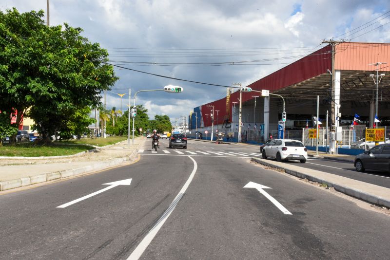 Revitalização da sinalização horizontal da via na avenida Dom Vicente Zico