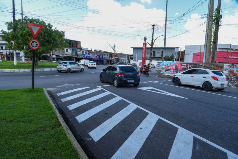 Revitalização da sinalização horizontal da via na avenida Dom Vicente Zico