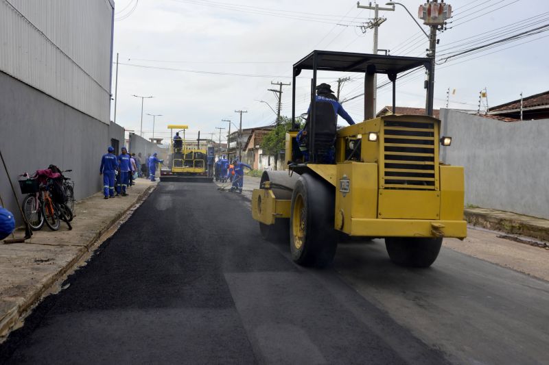 Trabalho de recuperação asfáltica na rua A Cidade Nova Vlll