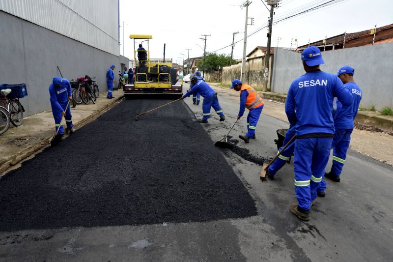 Trabalho de recuperação asfáltica na rua A Cidade Nova Vlll