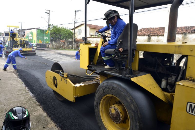 Trabalho de recuperação asfáltica na rua A Cidade Nova Vlll