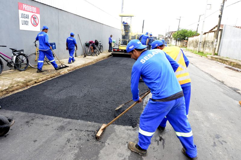 Trabalho de recuperação asfáltica na rua A Cidade Nova Vlll