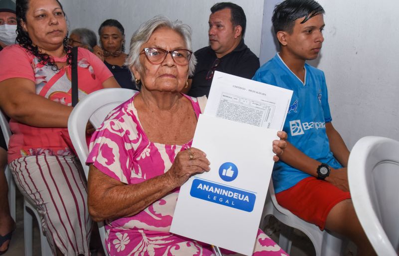 Entrega de Certidão de Imóveis para moradores do Jaderlândia ll