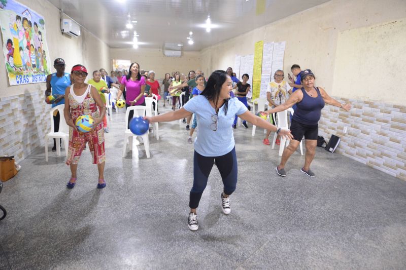 Ação no CRAS Distrito na rua Manoel de Souza na Heliolandia