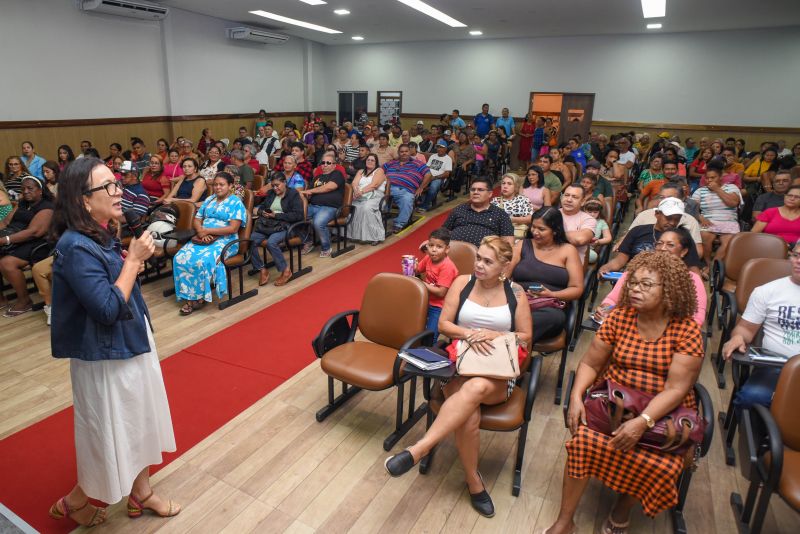 Curso de manipulação de alimentos e precificação no auditório da Semed