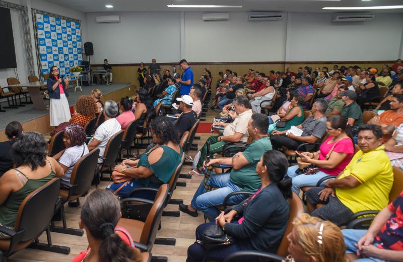 Curso de manipulação de alimentos e precificação no auditório da Semed