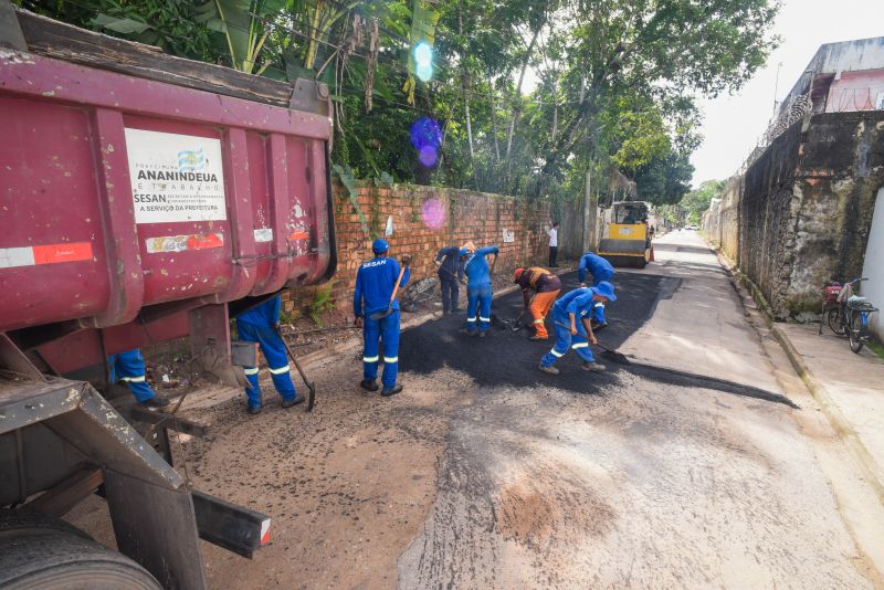 Serviço de recuperação do asfalto da travessa Santa Maria no bairro Centro