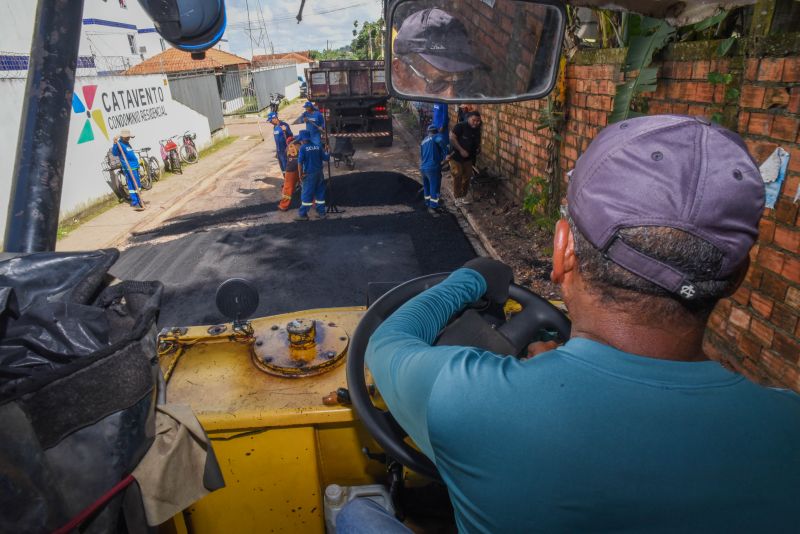 Serviço de recuperação do asfalto da travessa Santa Maria no bairro Centro