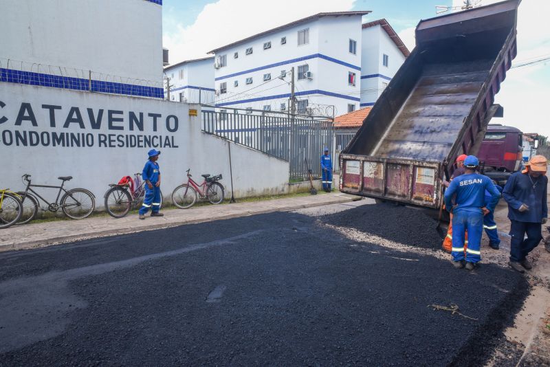 Serviço de recuperação do asfalto da travessa Santa Maria no bairro Centro