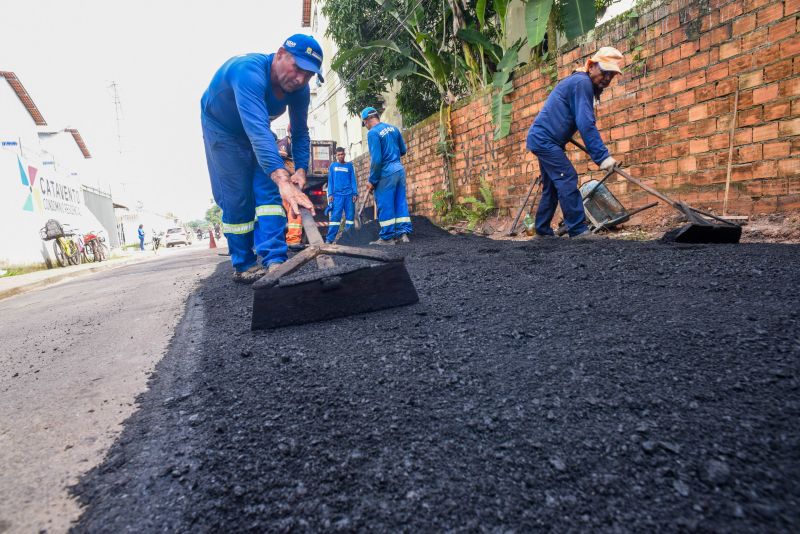 Serviço de recuperação do asfalto da travessa Santa Maria no bairro Centro