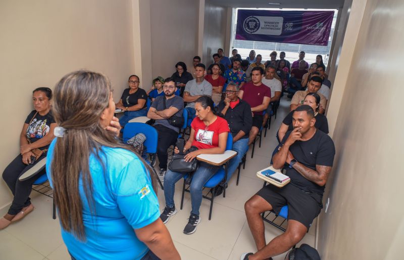 Boas práticas na manipulação do açaí, aula prática de beneficiamento na casa do açaí.