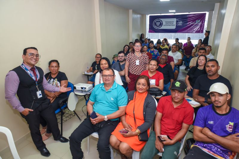 Boas práticas na manipulação do açaí, aula prática de beneficiamento na casa do açaí.