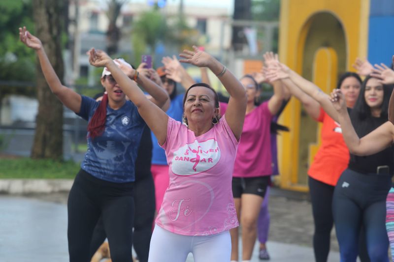 Aulão Fitdance Especial dia das Mães na Praça da Bíblia