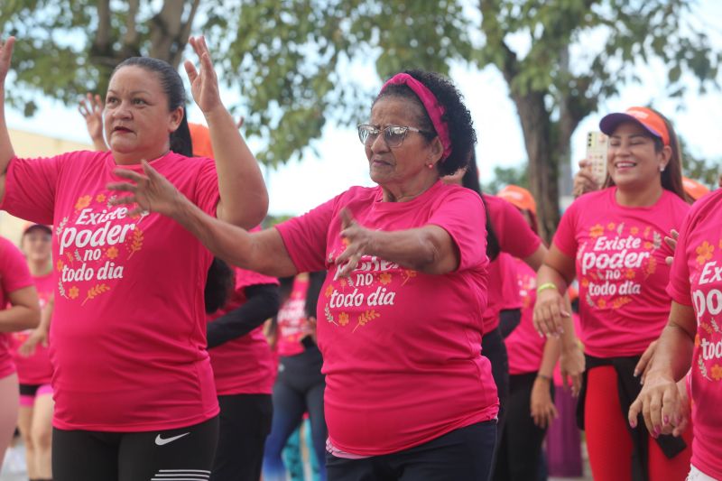 Aulão Fitdance Especial dia das Mães na Praça da Bíblia