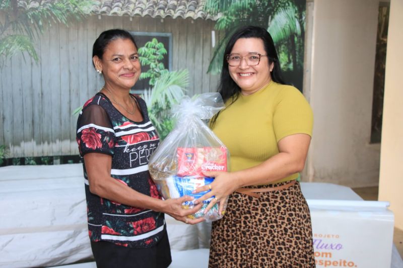 Entrega de benefício eventual no CRAS Curuçambá