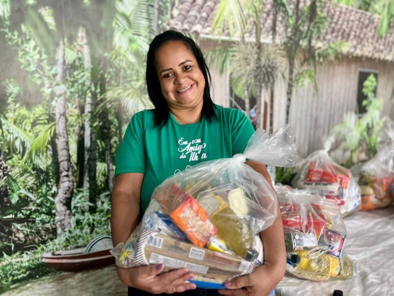 Entrega de benefício eventual no CRAS Curuçambá