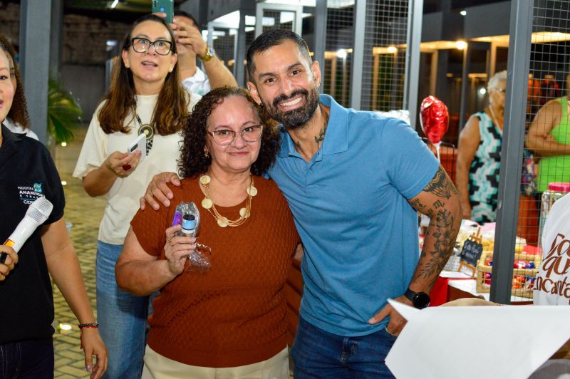 Feira do artesanato com exposição Doces que Encantam