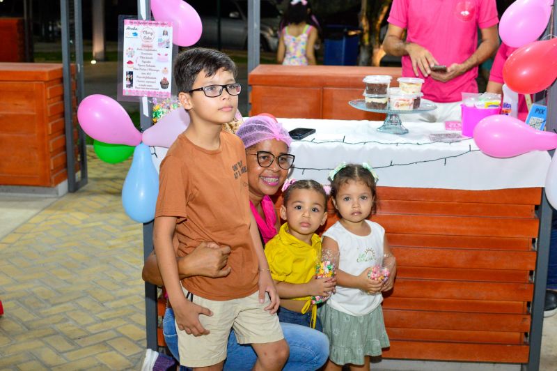 Feira do artesanato com exposição Doces que Encantam