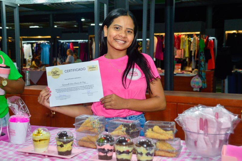 Feira do artesanato com exposição Doces que Encantam