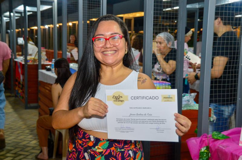 Feira do artesanato com exposição Doces que Encantam