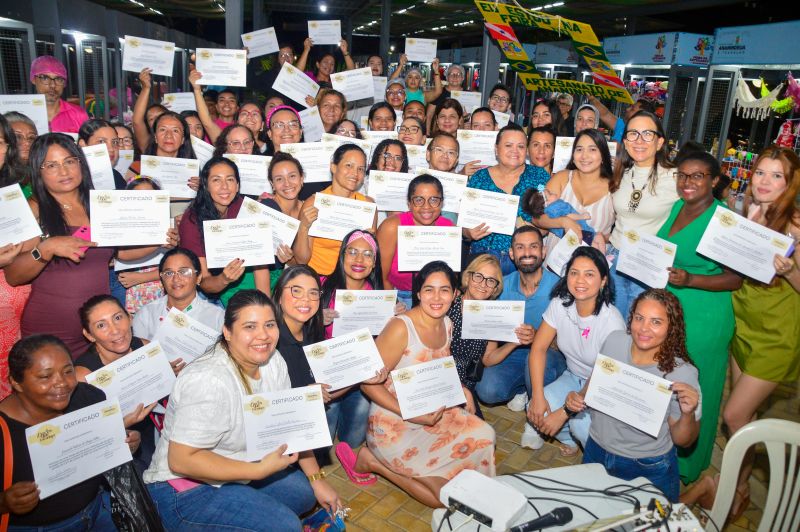 Feira do artesanato com exposição Doces que Encantam