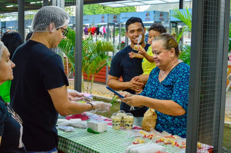 Feira do artesanato com exposição Doces que Encantam