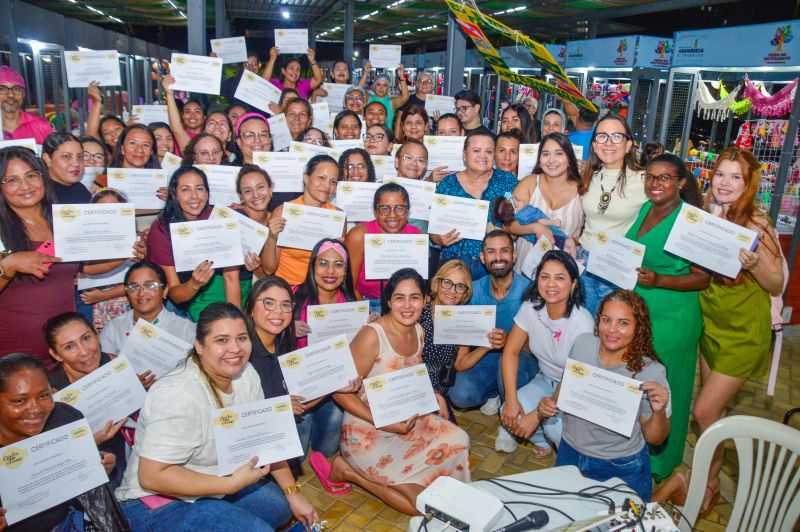 Feira do artesanato com exposição Doces que Encantam