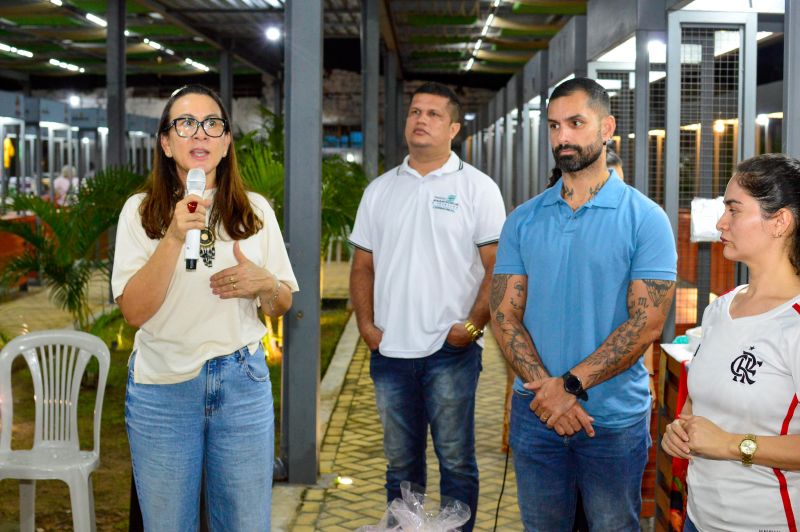 Feira do artesanato com exposição Doces que Encantam