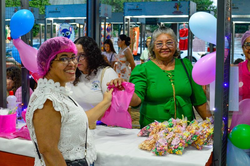 Feira do artesanato com exposição Doces que Encantam