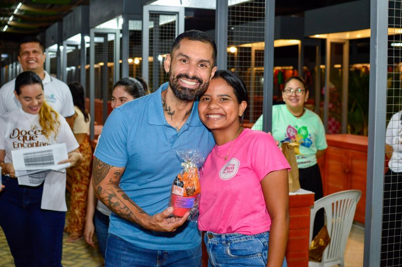 Feira do artesanato com exposição Doces que Encantam