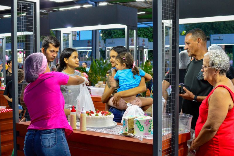 Feira do artesanato com exposição Doces que Encantam