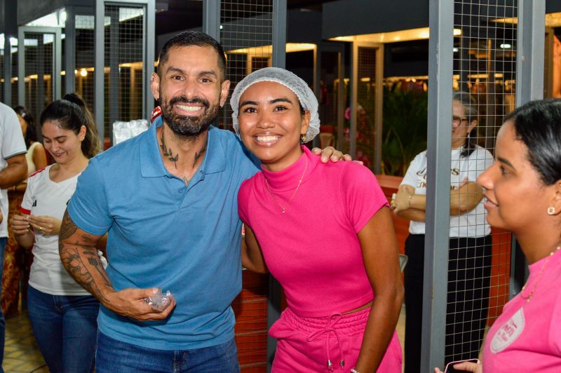 Feira do artesanato com exposição Doces que Encantam