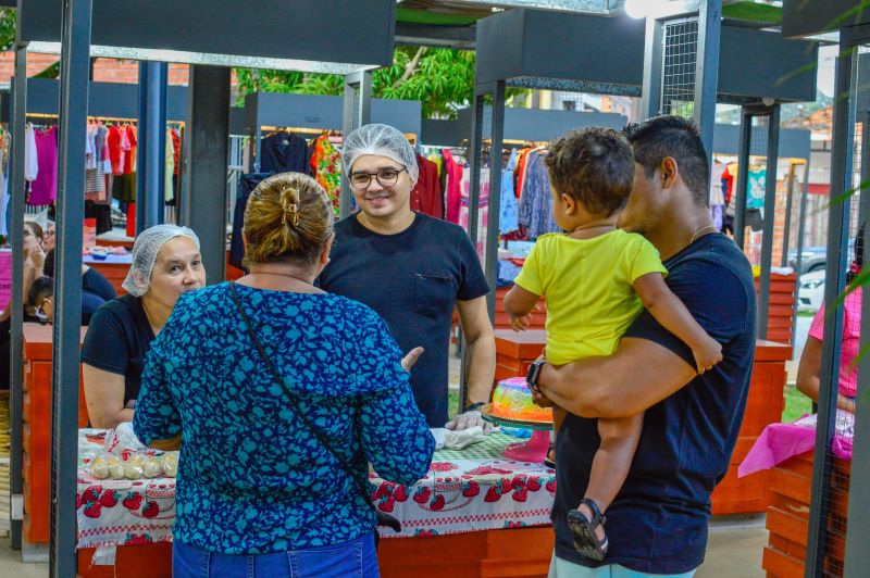 Feira do artesanato com exposição Doces que Encantam