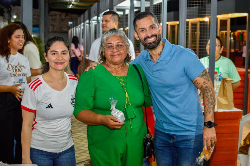Feira do artesanato com exposição Doces que Encantam