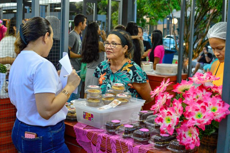 Feira do artesanato com exposição Doces que Encantam