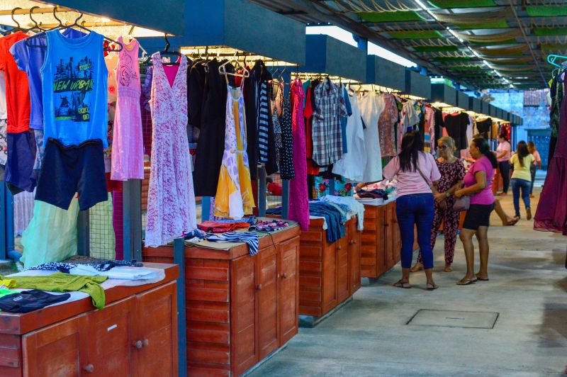 Feira do artesanato com exposição Doces que Encantam