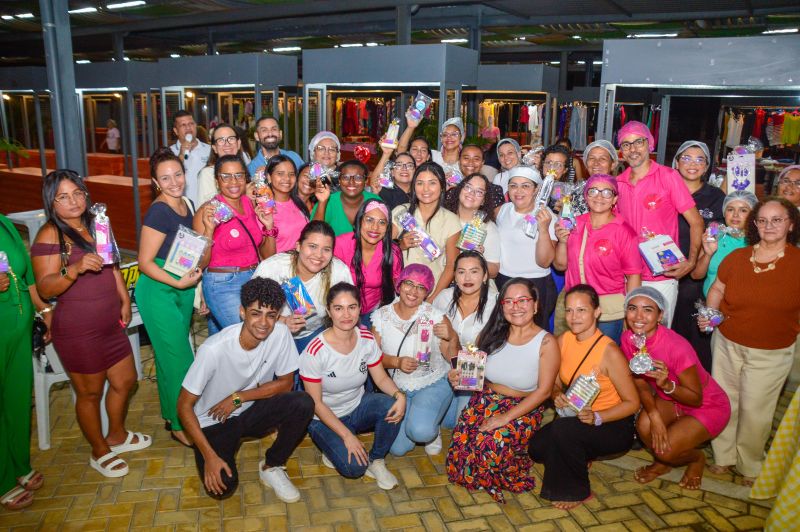 Feira do artesanato com exposição Doces que Encantam